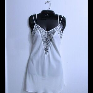 Vintage Gold Label Victoria Secret Cream Lace Chemise Size L